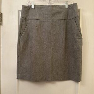 Banana Republic Gray pencil skirt, Stretch, side pockets, Size 12.